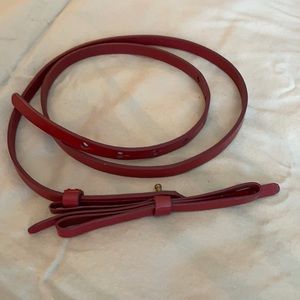 Skinny bow accent belt